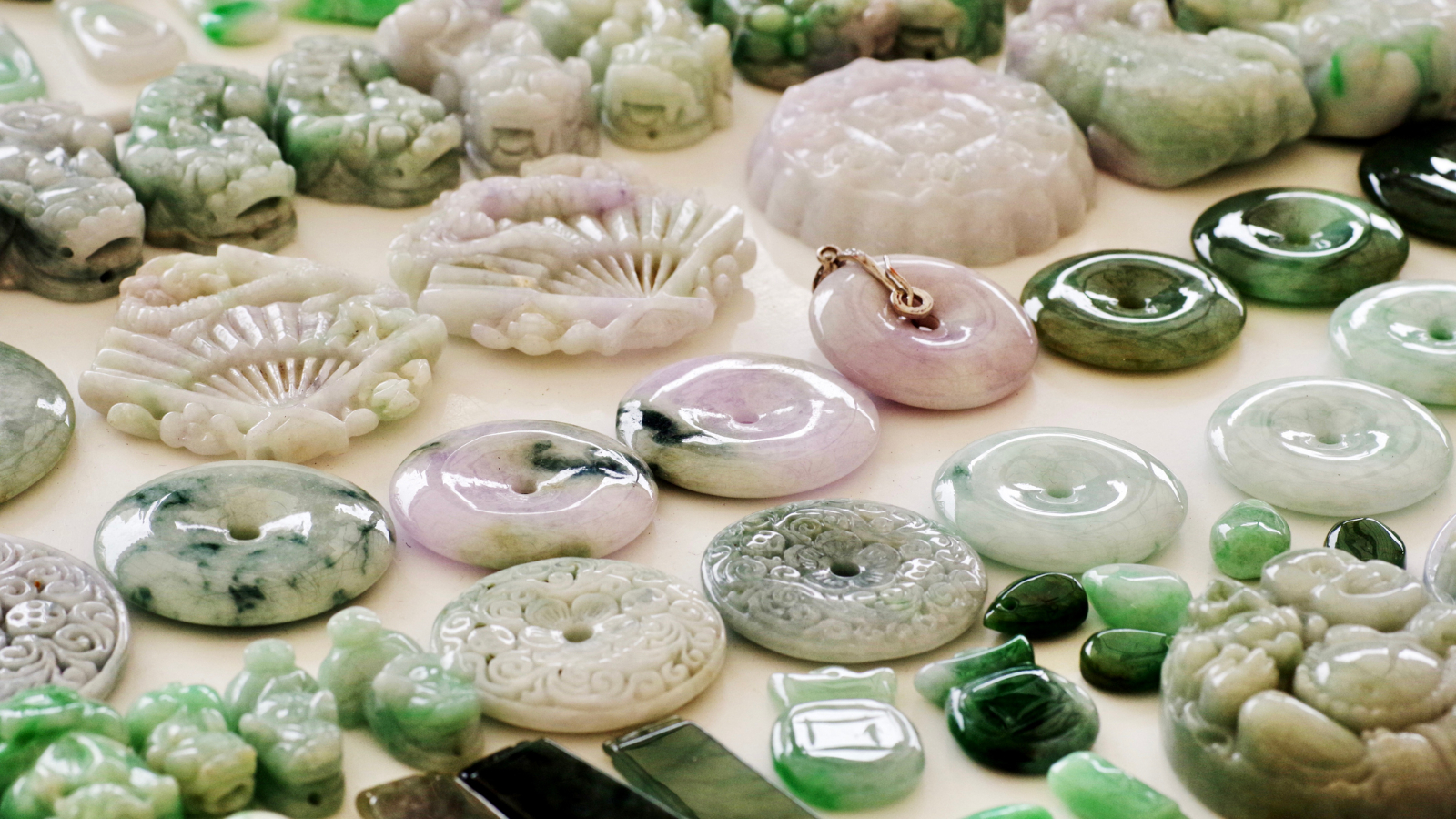 The Powerful Symbolism of Jade Jewelry: Harmony, Longevity, and Prosperity 2 The Powerful Symbolism of Jade Jewelry: Harmony, Longevity, and Prosperity