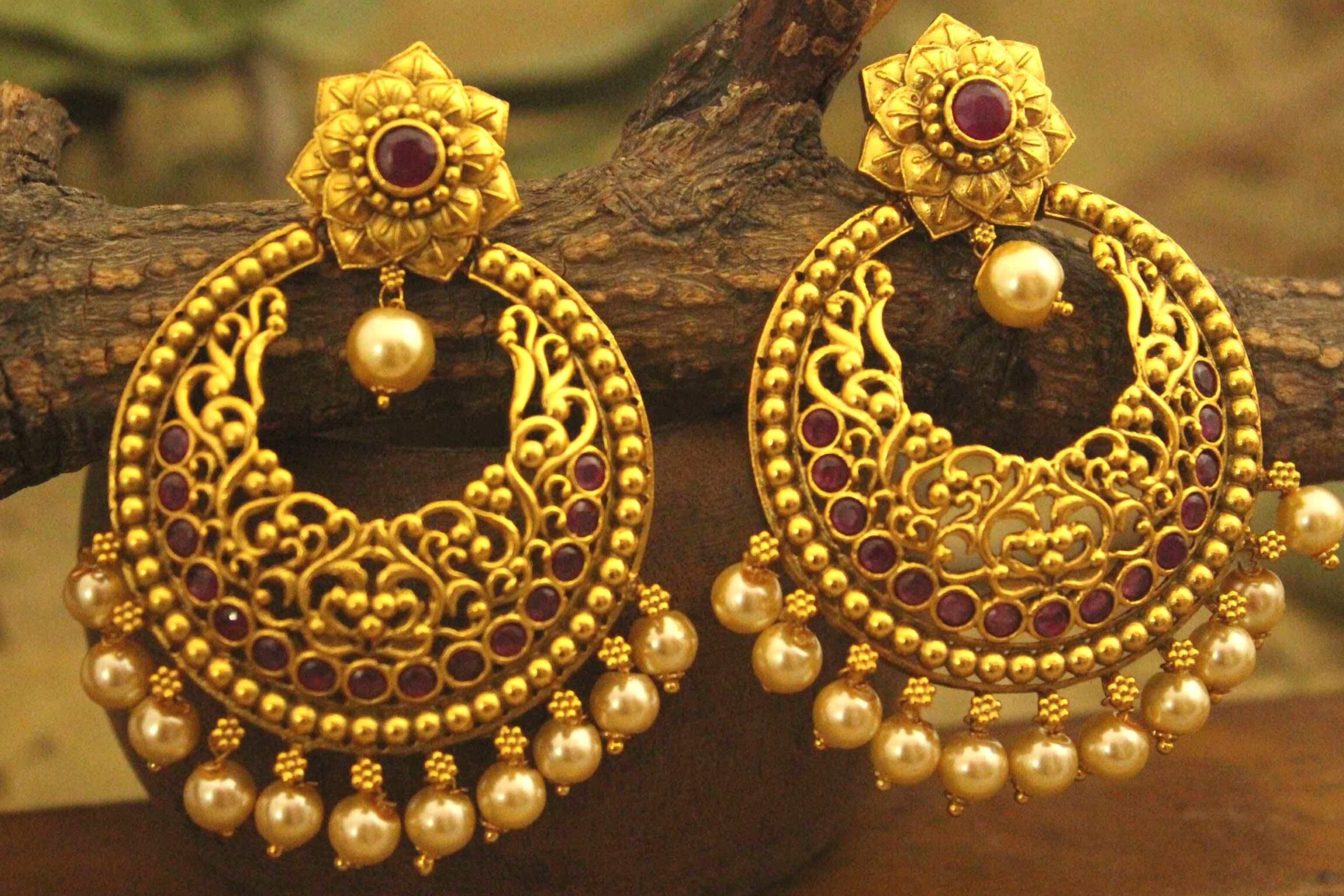 Gold Earrings Dream Meaning: Unveiling Wealth & Beauty Symbolism 3 Gold Earrings Dream Meaning: Unveiling Wealth & Beauty Symbolism