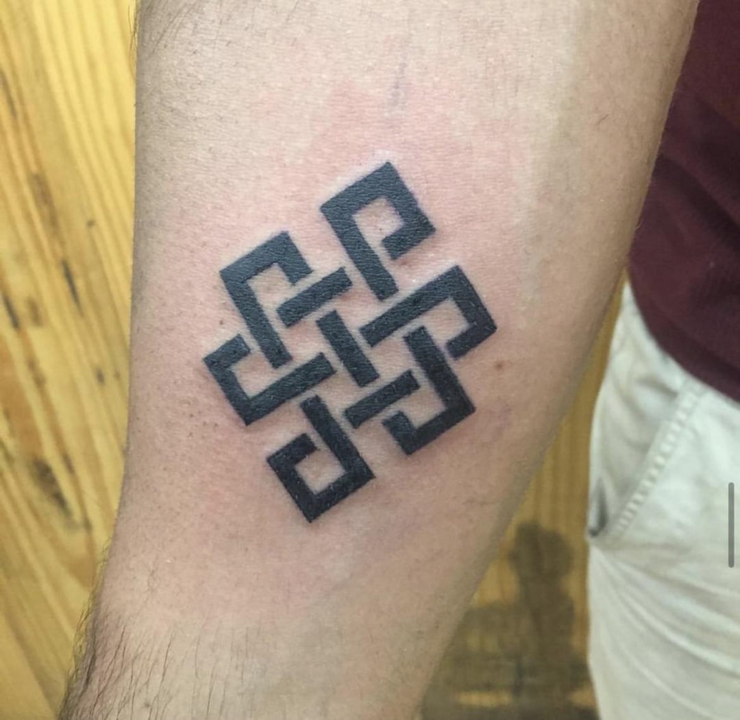 Thinking of Eternal Knot Tattoo? Find the Meaning Here 1 Thinking of Eternal Knot Tattoo? Find the Meaning Here