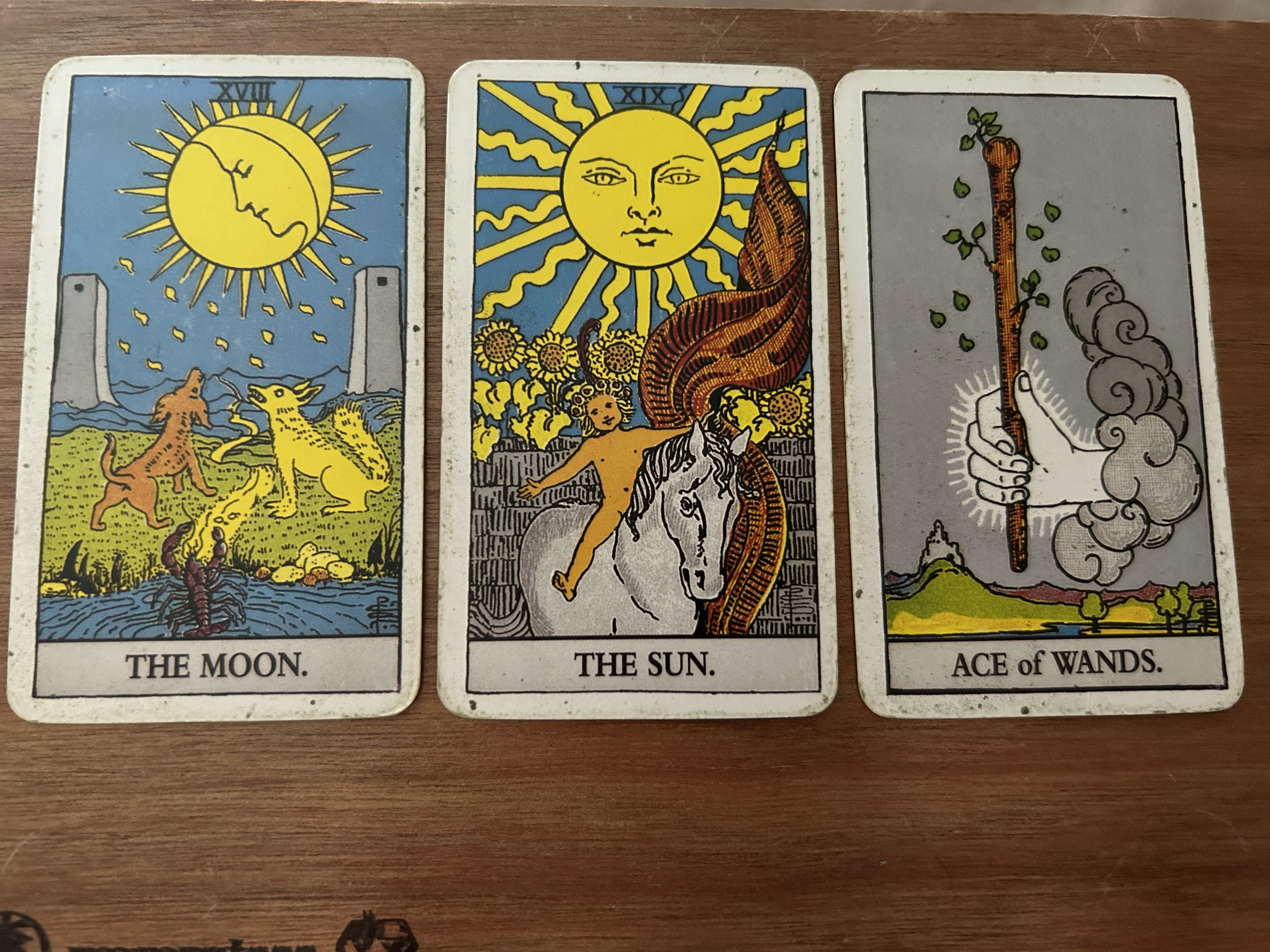 Sun and Moon Tarot Reading (What Does it Mean for You?) 1 Sun and Moon Tarot Reading (What Does it Mean for You?)