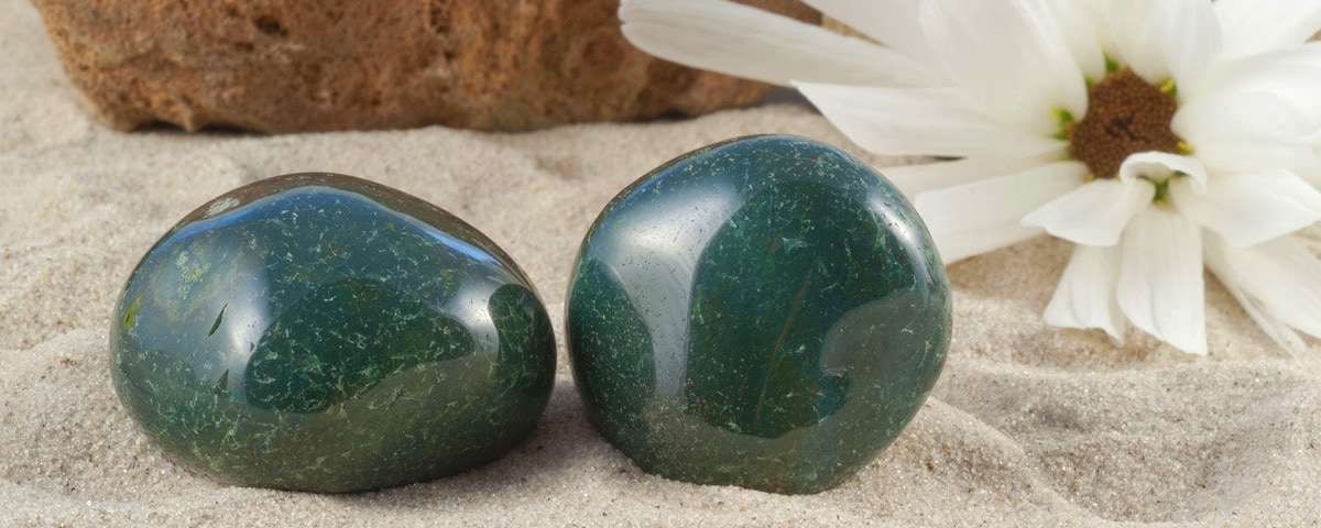 Green Chalcedony Stone Meaning: Unlocking the Secrets of This Beautiful Gemstone. 2 Green Chalcedony Stone Meaning: Unlocking the Secrets of This Beautiful Gemstone.