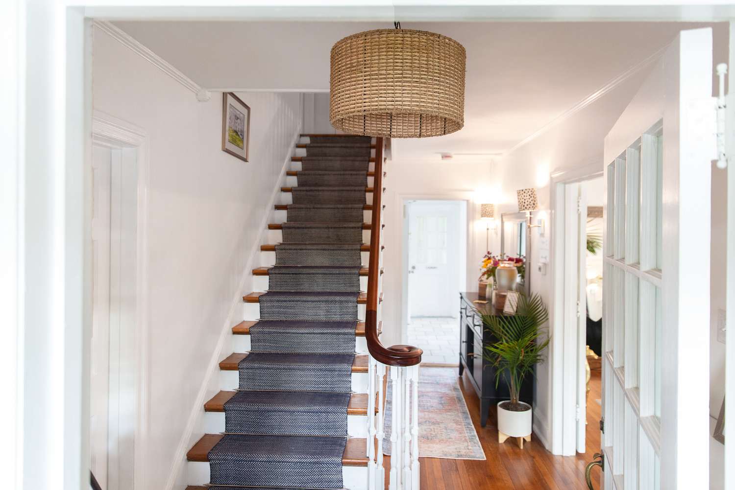 Feng Shui Tips for Staircase Facing Main Door, Must-Know! 1 Feng Shui Tips for Staircase Facing Main Door, Must-Know!