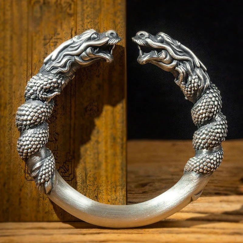 Understand Dragon Bracelet Meaning: A Simple Explanation 4 Understand Dragon Bracelet Meaning: A Simple Explanation