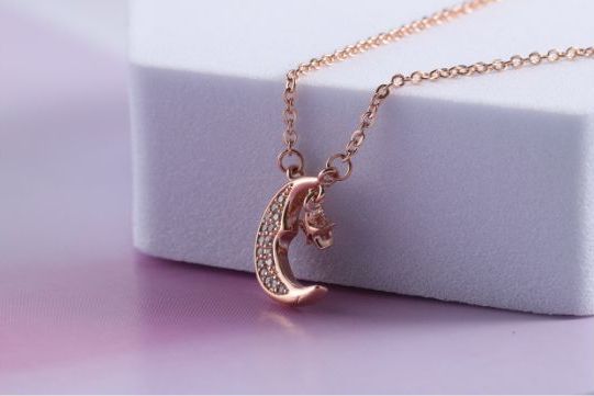 Dream Meaning of Necklace: Discover the Hidden Messages! 2 Dream Meaning of Necklace: Discover the Hidden Messages!